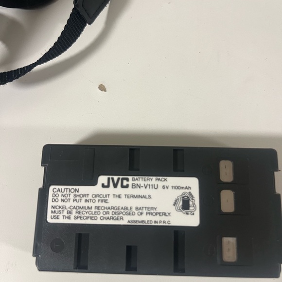 JVC GR-SXM245U Camcorder Camera No Tasted With Charger And Bag , cover takes off - Picture 7 of 16